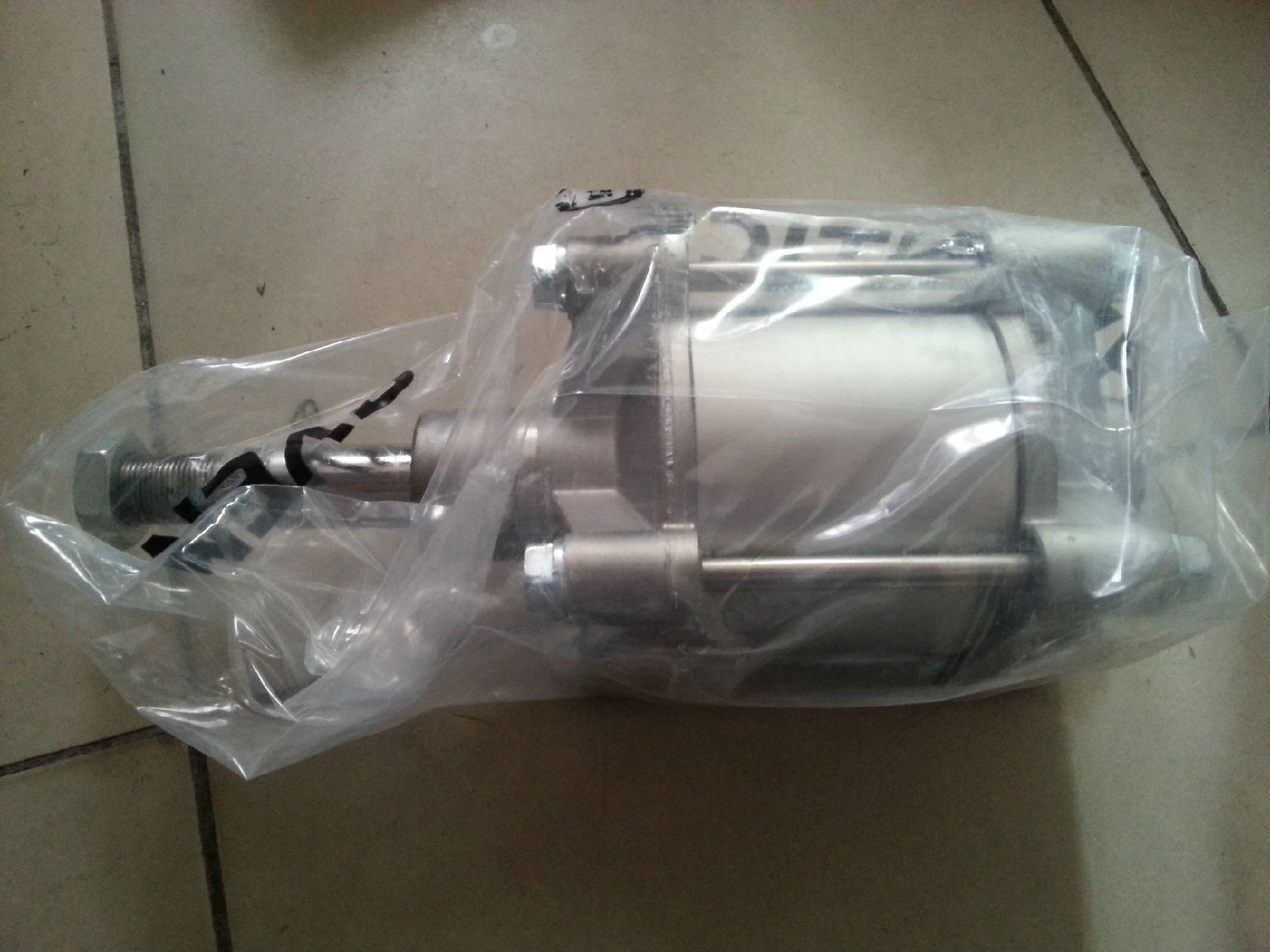 珠海客戶訂購的rexroth氣缸今日到貨！