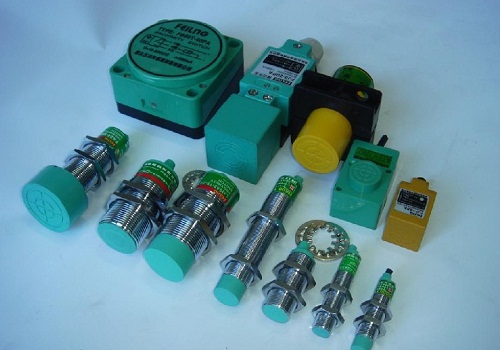 電容式傳感器圓柱形接近開關的工作原理